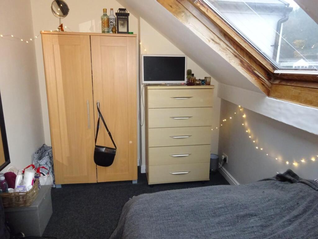 Bed4a.jpg