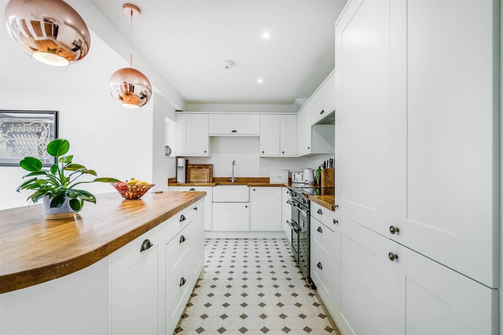 Norton Way South 357-23.jpg