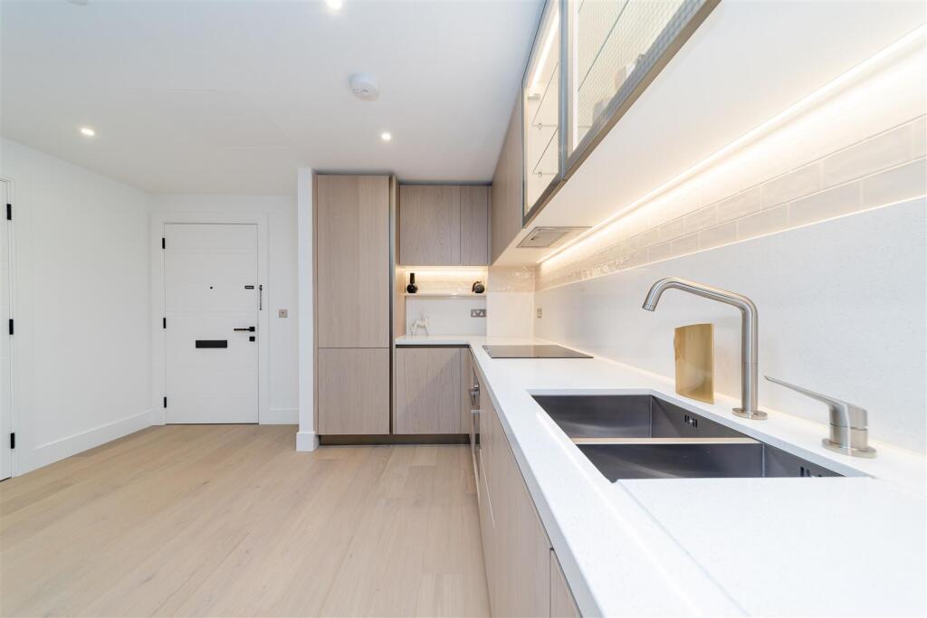 Kitchen          .jpg