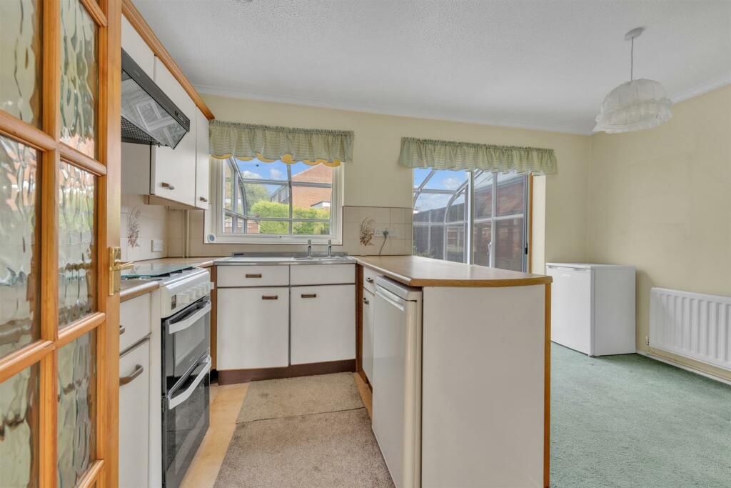 Kitchen/ Dining Room
