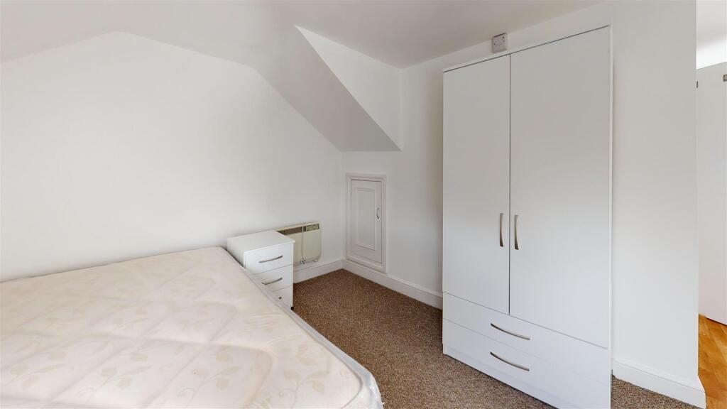 Flat-8-2-Milman-Rd-Bedroom 2 .jpg