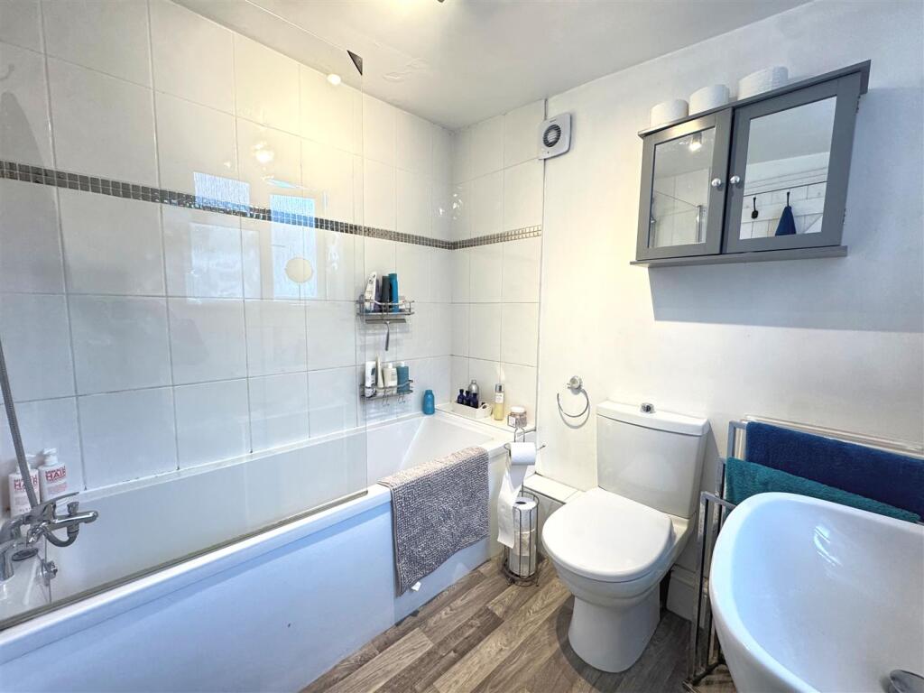 Bathroom.jpg