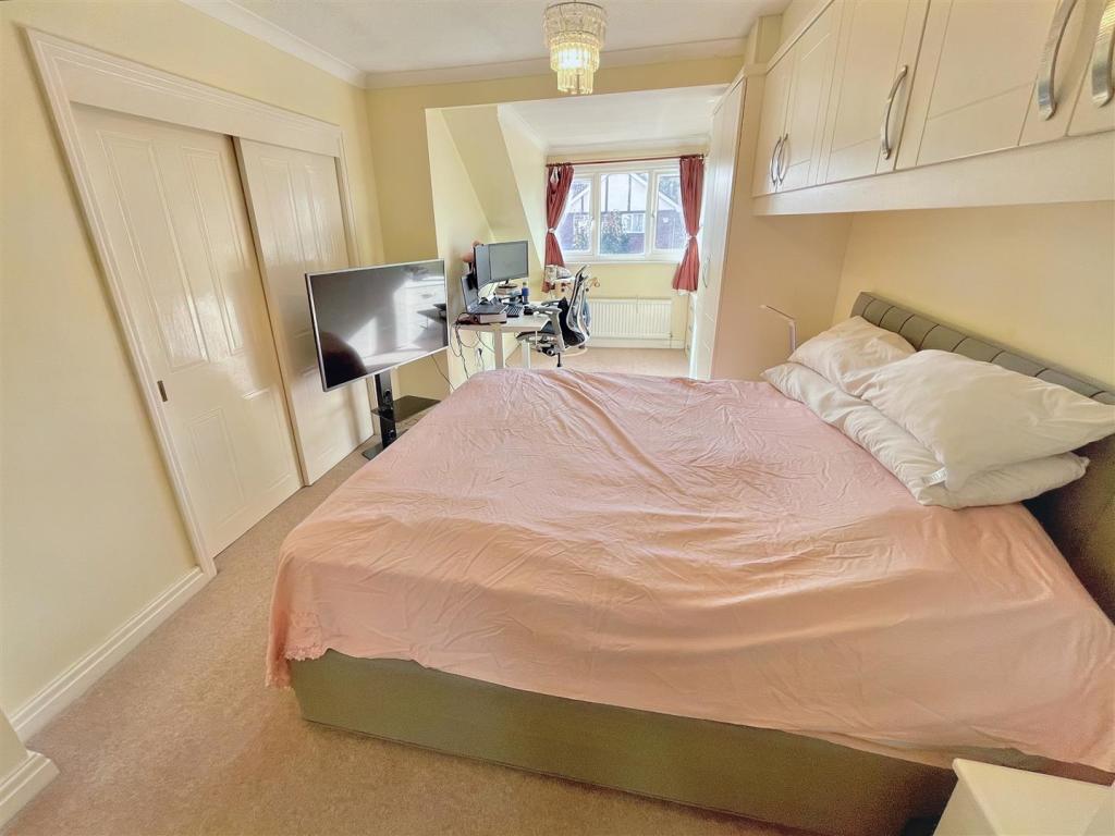 Bedroom 1 Aspect 3.jpg