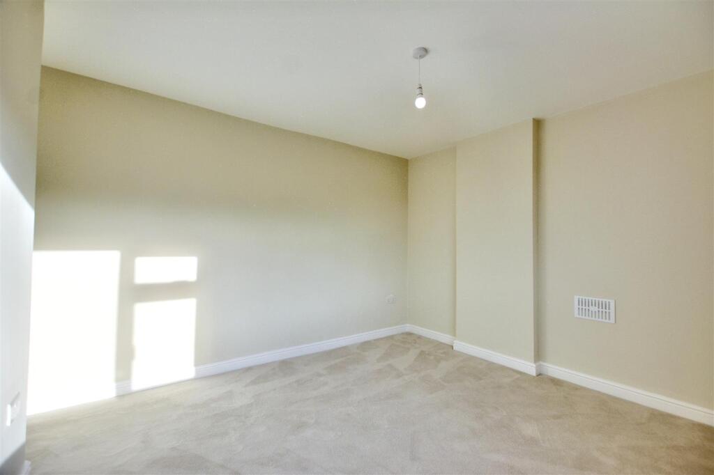 Bedroom 1_3.jpeg