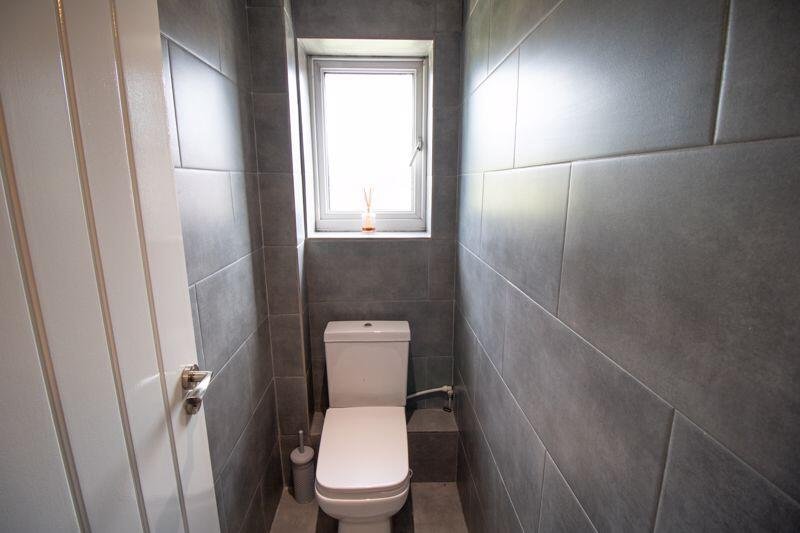 Standalone toilet
