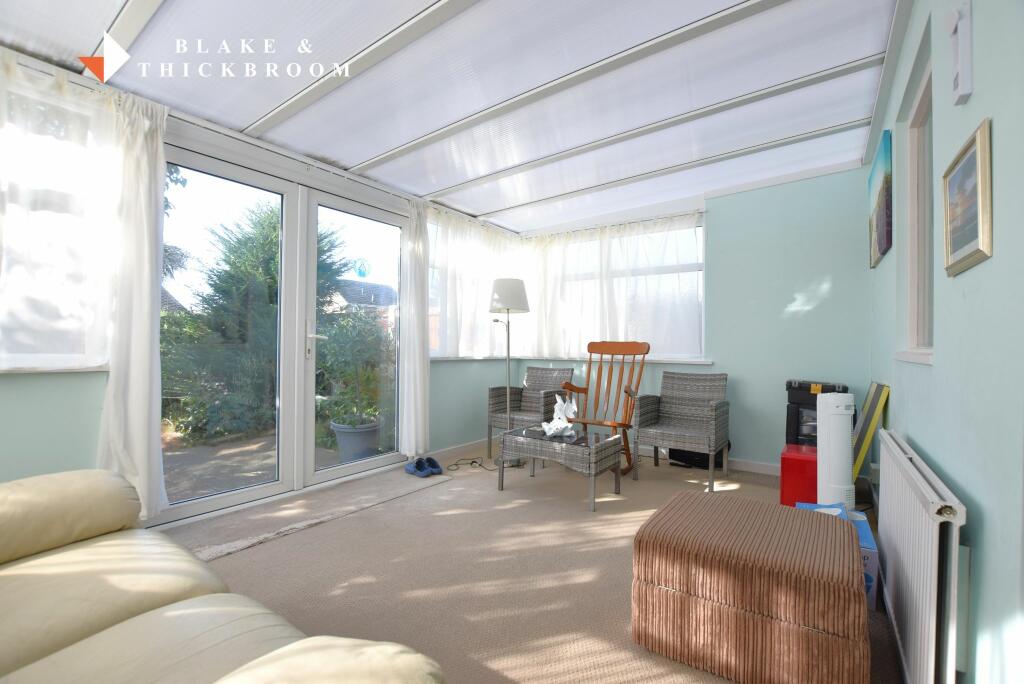 CONSERVATORY / DINING AREA