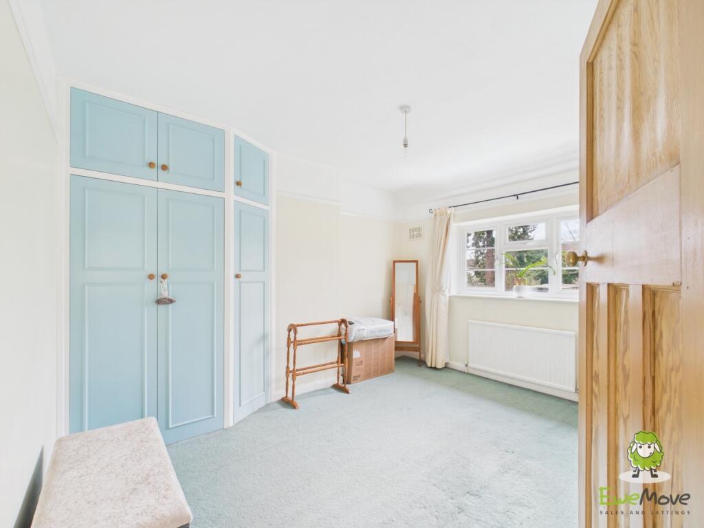 CAM03778G0-PR0180-STILL005