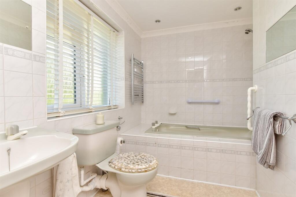 En-Suite Bathroom