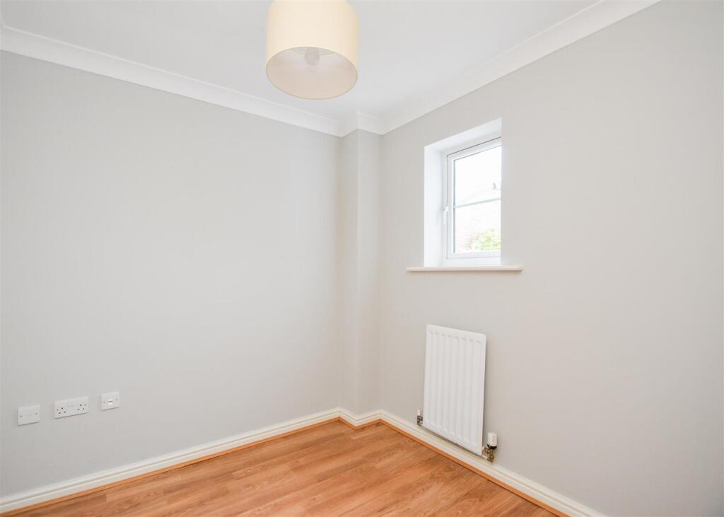 51 Deaconsfield-Bedroom.jpg