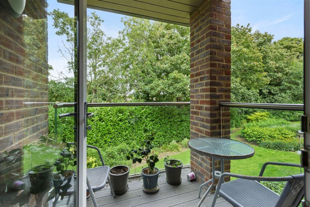 01-SHPMCS_16AustenPlace_Balcony1-2.jpg