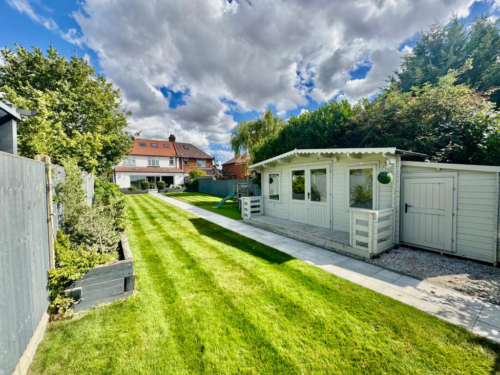 Garden &amp; Summer House / Office