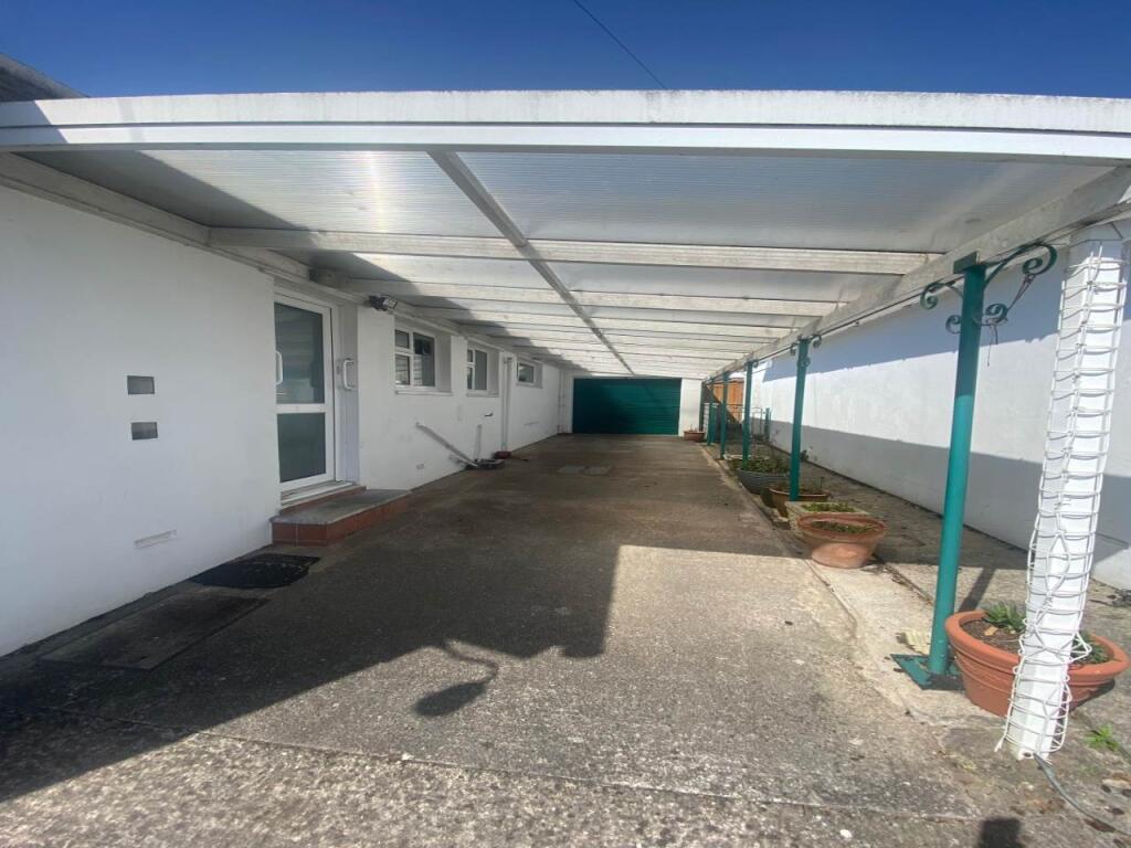 6 Castle View drivew