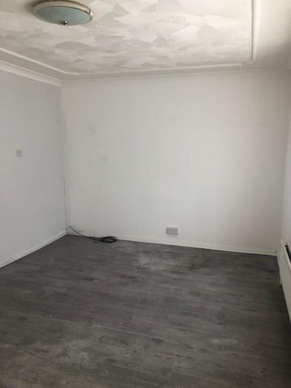 Middle Bedroom.jpg