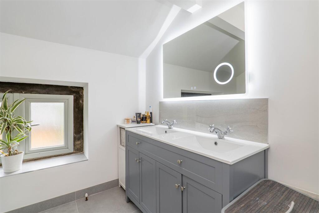 Master Bedroom Ensuite