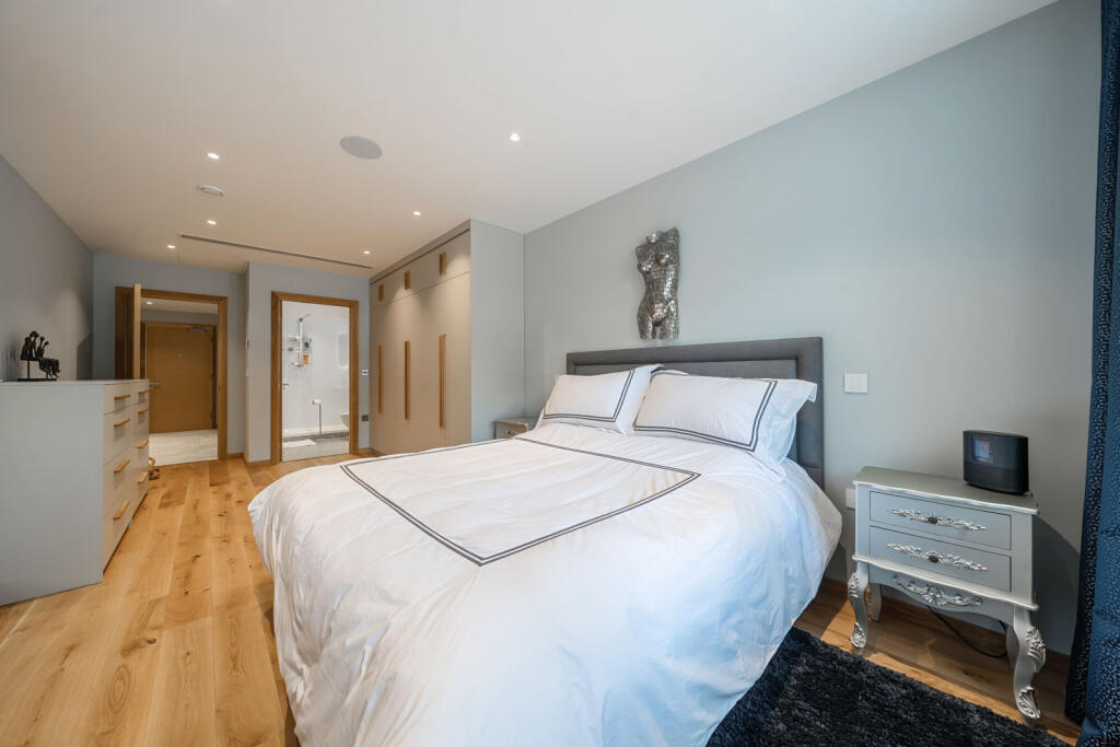 1305588-6-6842d9d...