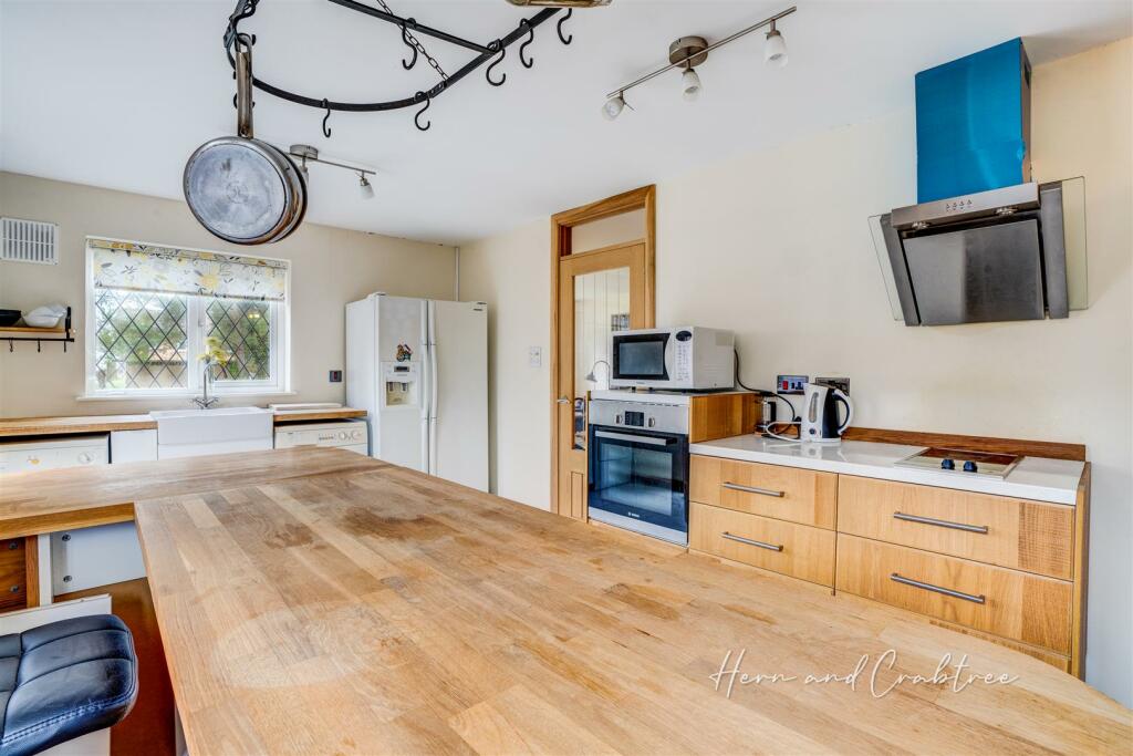 Avonridge, Thornhill, HernCrabtree (8).jpg