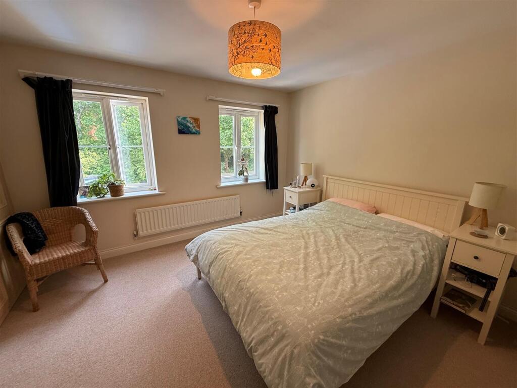 Main bedroom gras lawn.jpg