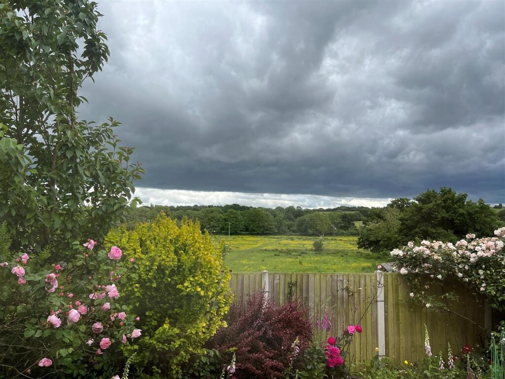 16 Station Road Garden 3.jpg