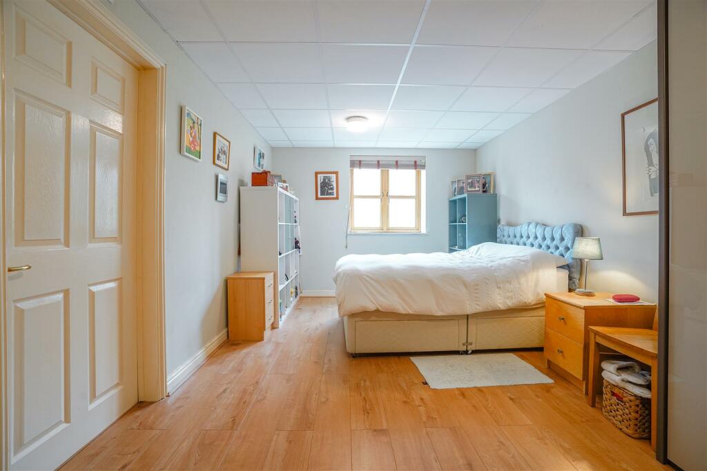12A Copperfield Way, Burwell-7.jpg