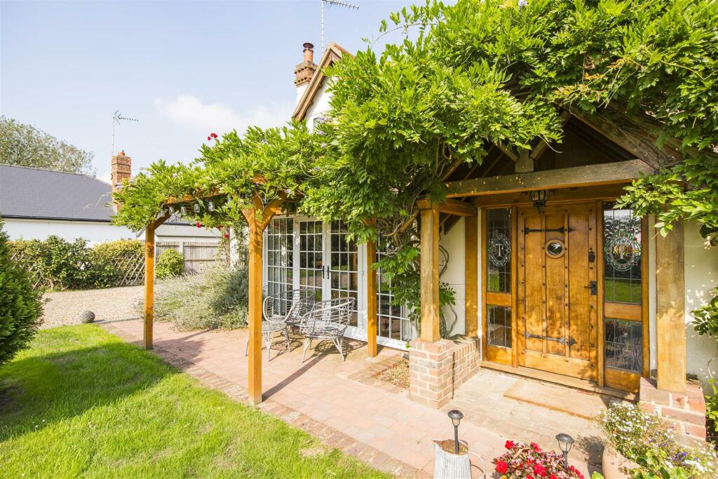 Covered Terrace Off Lounge