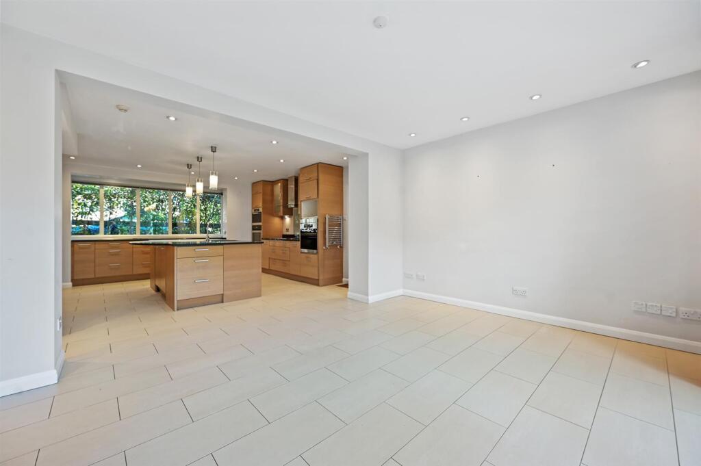 Kitchen Family Room.jpg