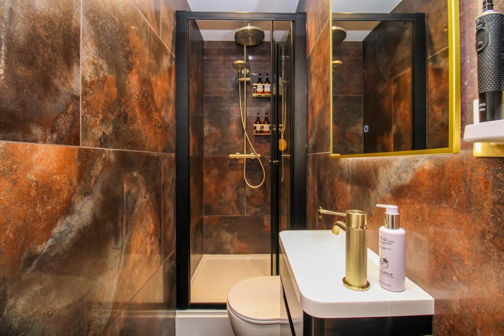 EN SUITE SHOWER ROOM/W.C.