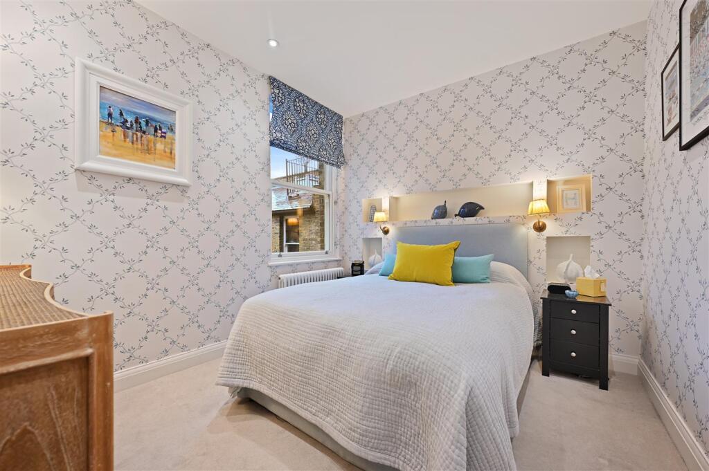 Ormiston Grove - Bedroom1 (1).JPG