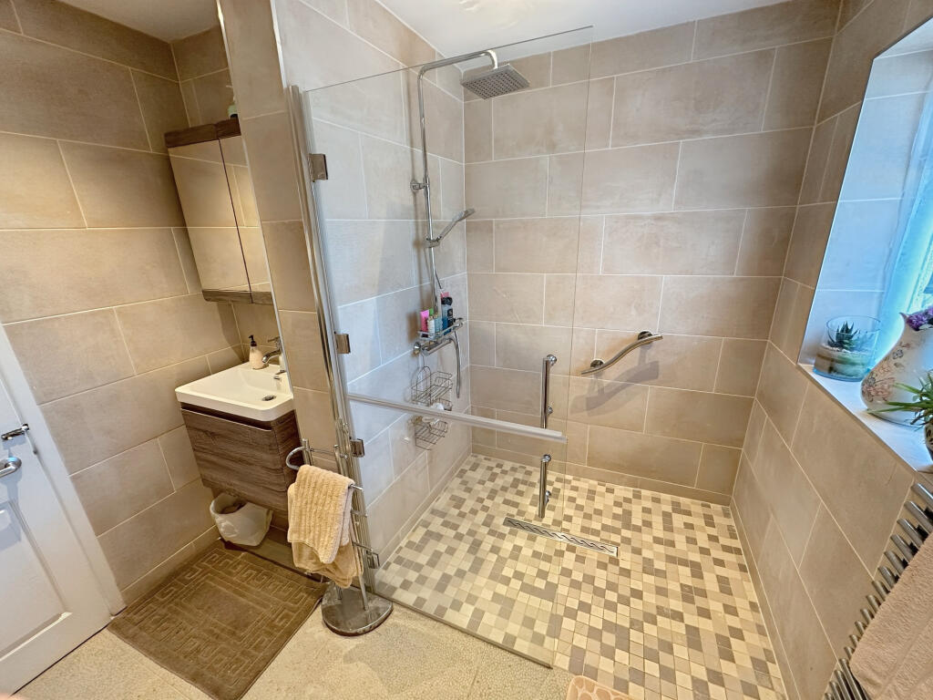 Shower Room (Downstairs)
