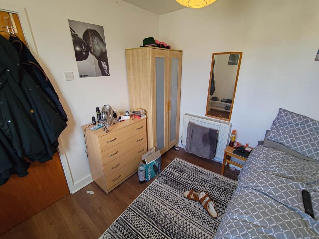 Attic rear bedroom (