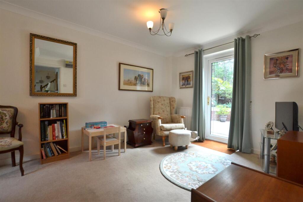 Annex Sitting Room 1.JPG