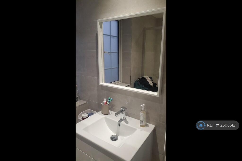 En-Suite Bathroom