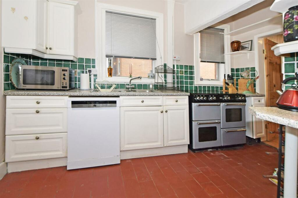 Kitchen / Breakfast Room