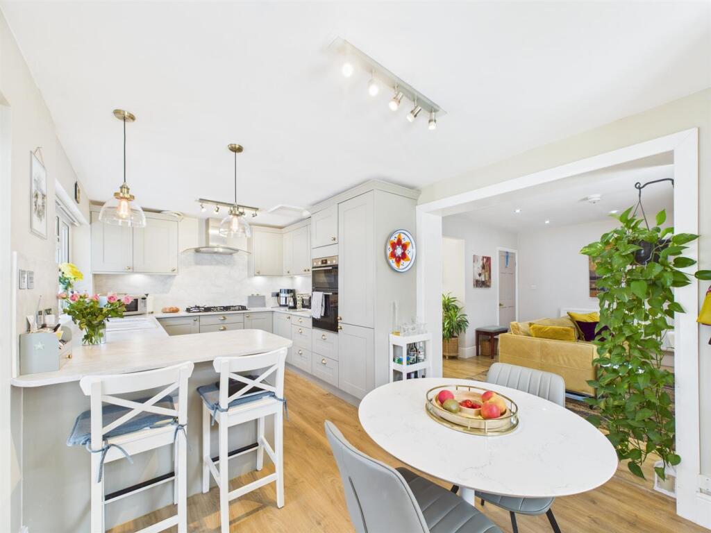 Kitchen/Dining