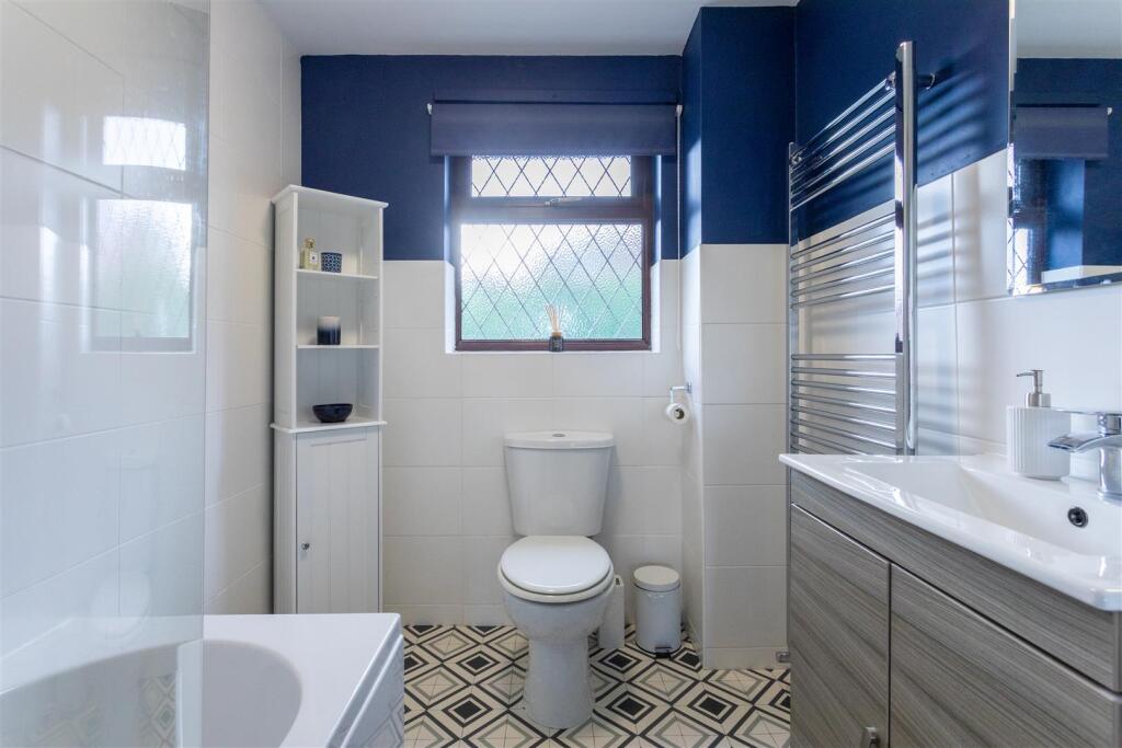 1 Redcar Close, Gedling, NG4 4EW-0027-Bathroom.jpg