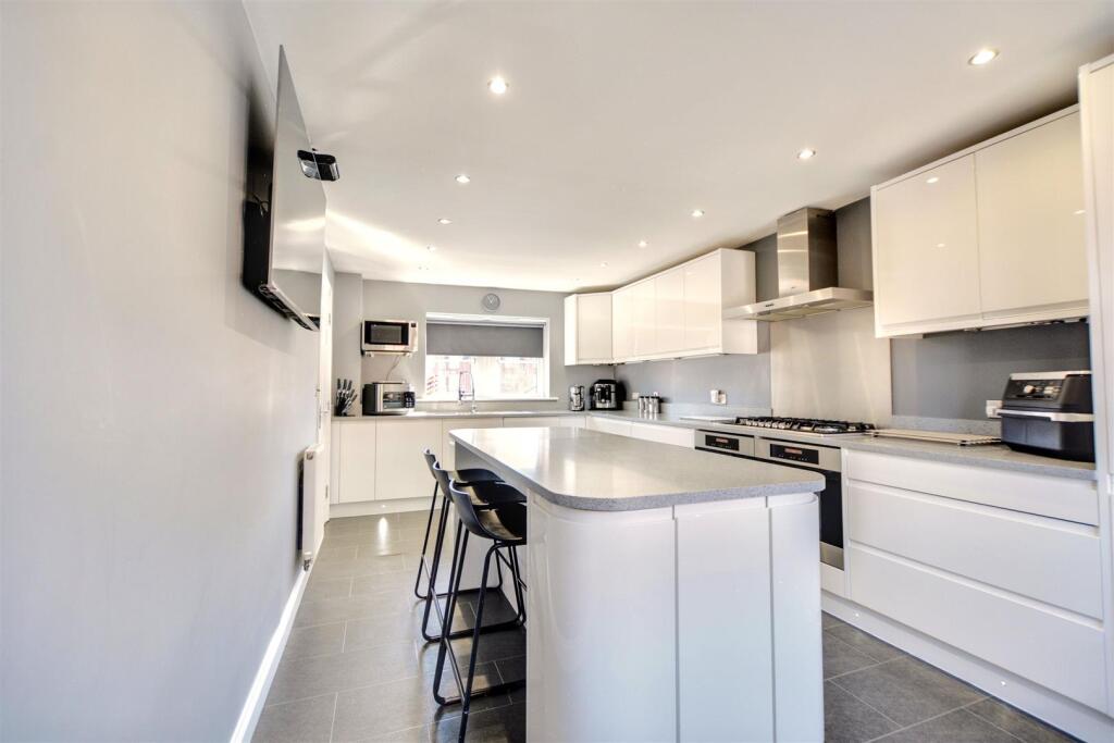 Kitchen_4.jpeg