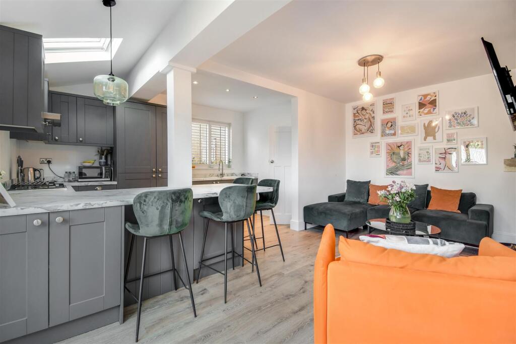KITCHEN LIVING