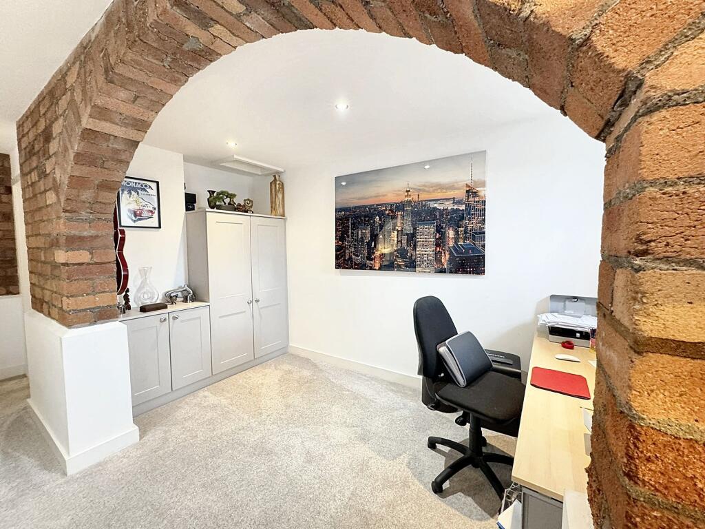 HOME OFFICE/SNUG AREA