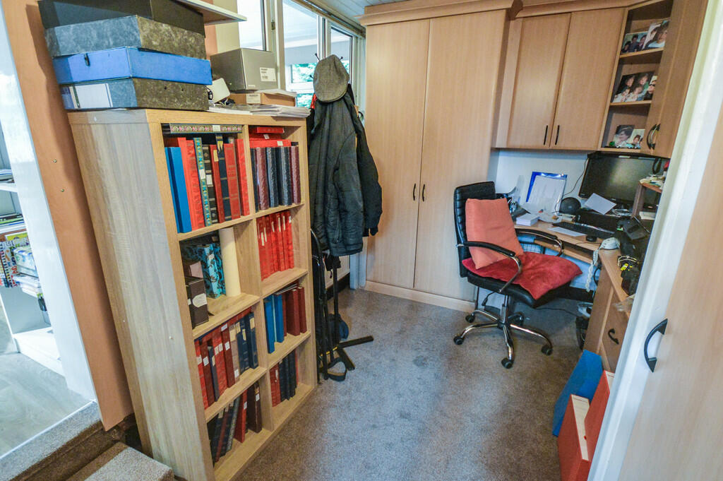 Office / Bedroom ...