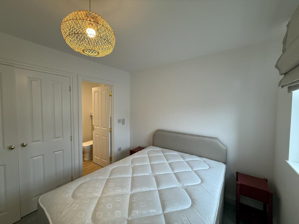 FLAT 5 BEDROOM