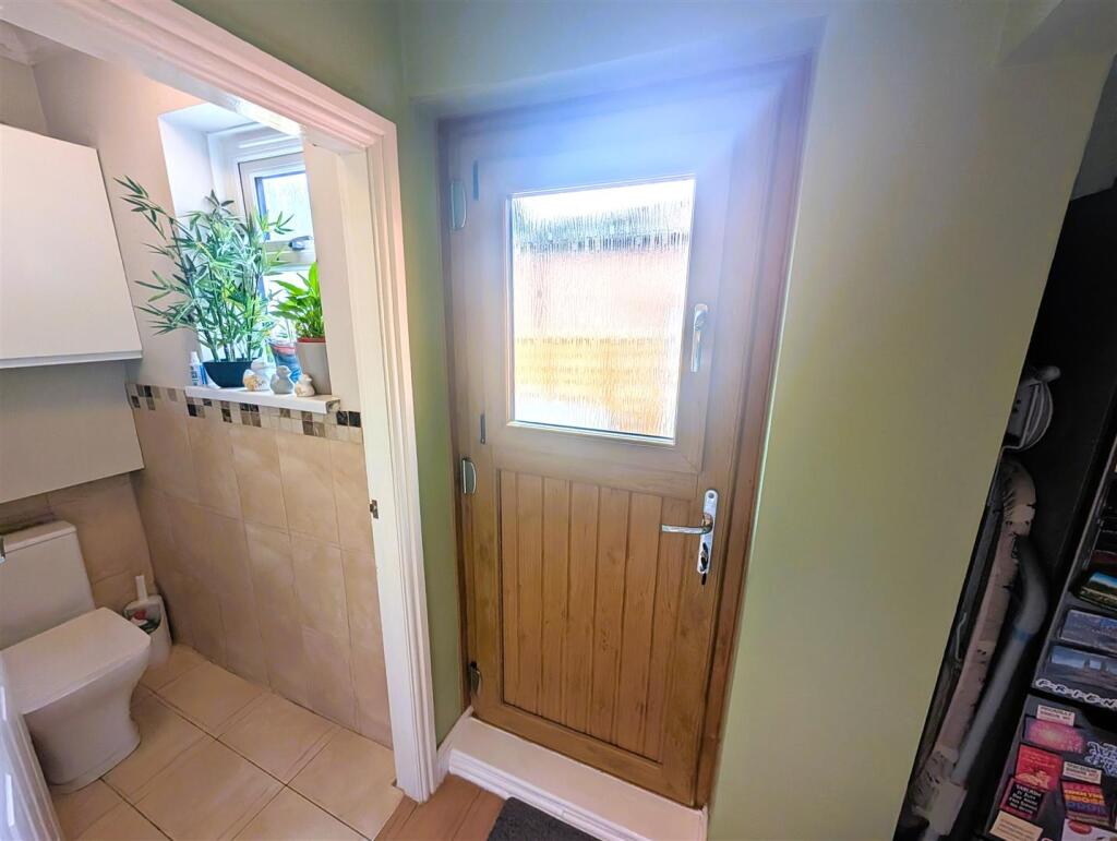 Separate ground floor w.c