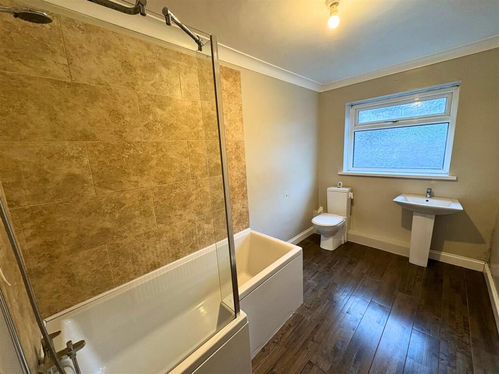 Bathroom a (edit).jpg