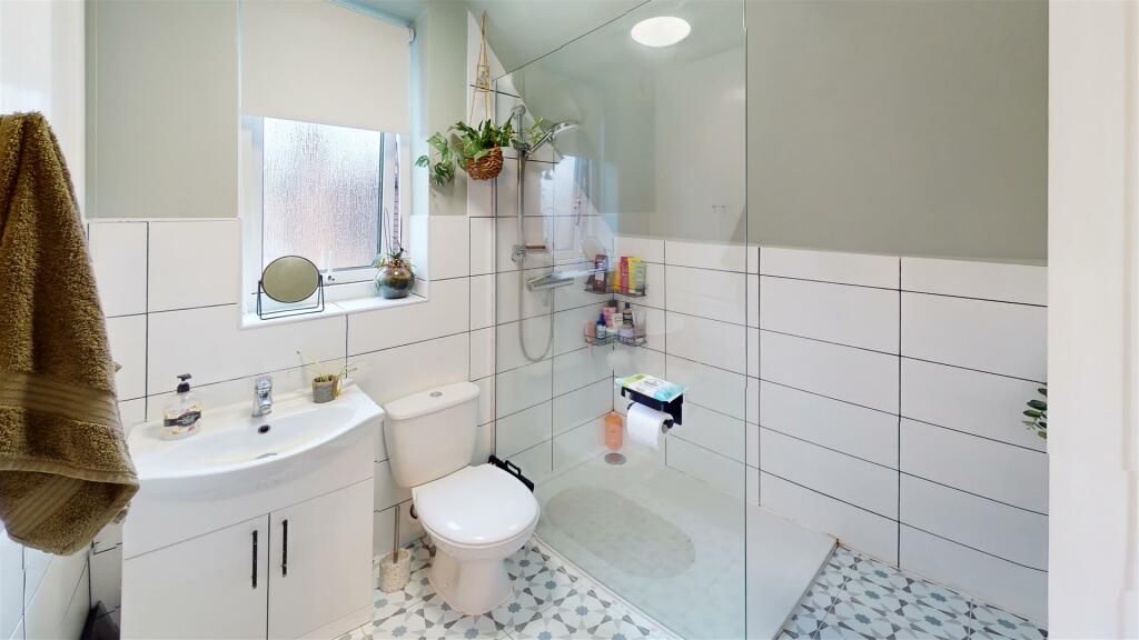 Bathroom (1).jpg