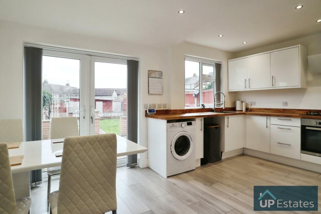 KITCHEN / DINER