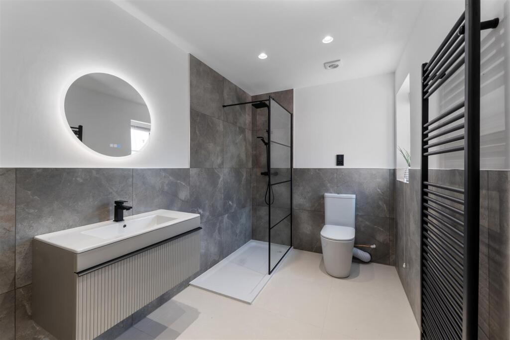 ENSUITE SHOWER ROOM