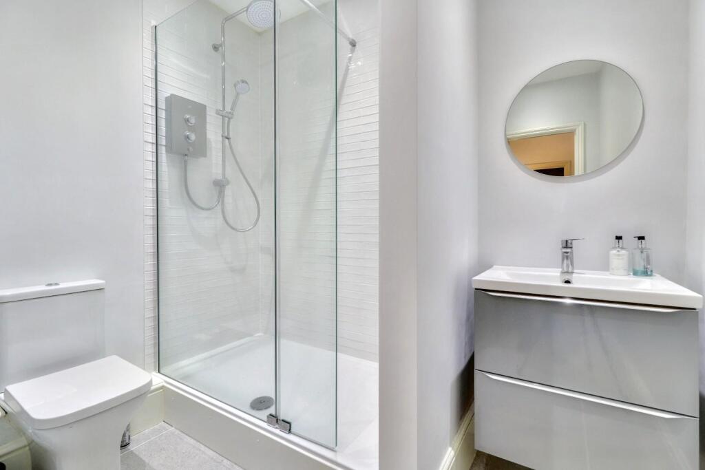 Shower Room.JPG