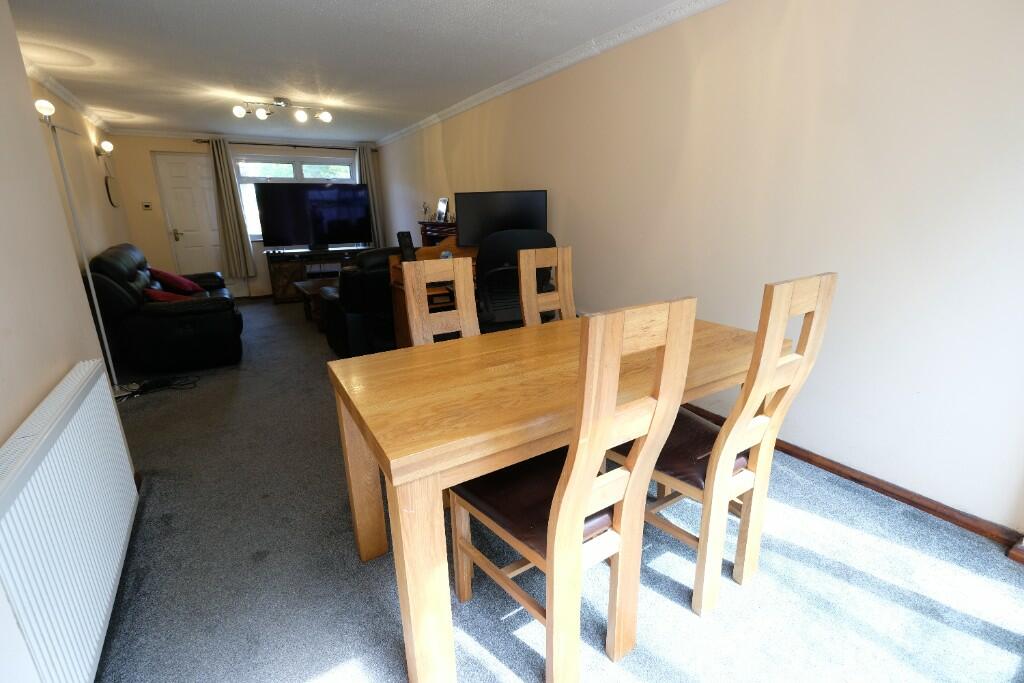 SITTING/DINING ROOM