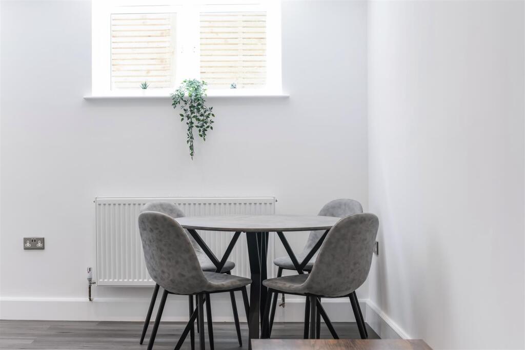 LYNWOOD OAKS, FLAT - (13).jpg