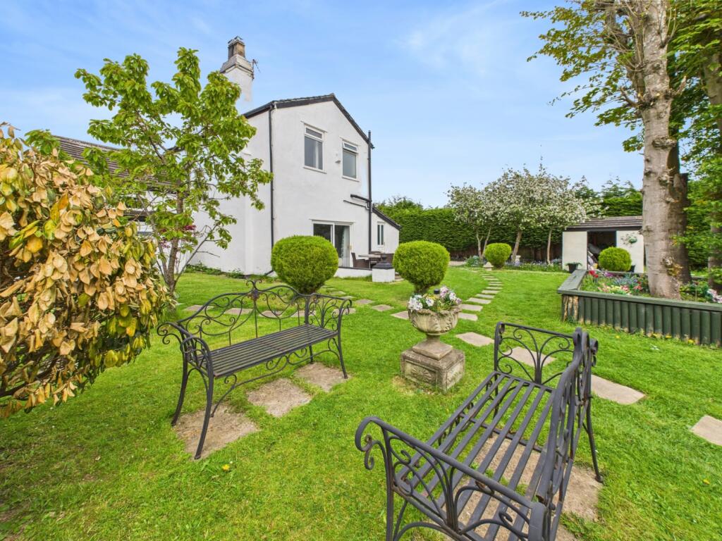 CAM02386G0-PR0125-STILL007