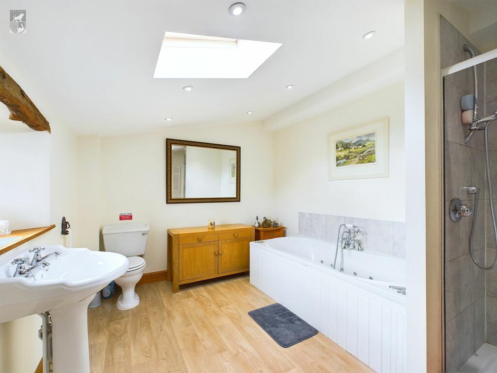 En-suite bathroom