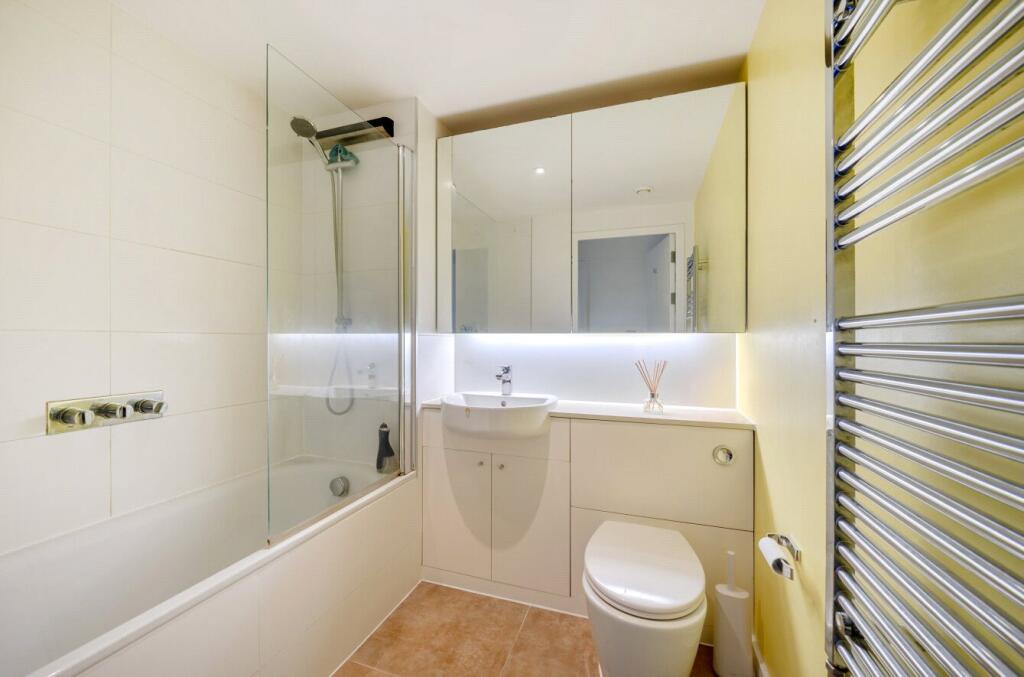 1387204-15-693a30...